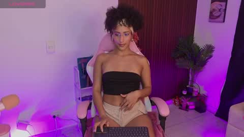 Snapshot of mulata_ch chatting on 05/20/26, 01:45 HEY GUYS IF YOU LIKE SEXY SHOW YOU ARE IN THE CORRECT PLACE CU WENESDAY PVT OPEN TRANSMISSION TIME 5 PM - 10 PM COLOMBIA online show from 05/20/26, 01:45