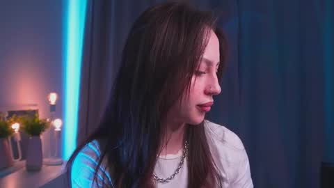 Kira online show from 09/19/25, 05:53