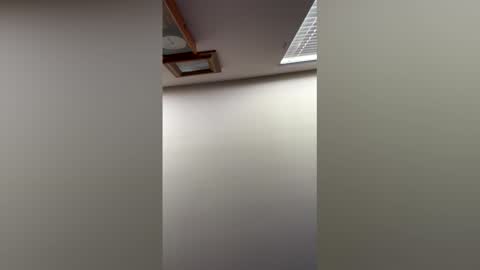 mum223969 online show from 04/19/26, 07:05