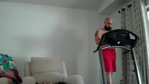 Snapshot of munchies420 chatting on 05/11/26, 02:12 Bearded online show from 05/11/26, 02:12