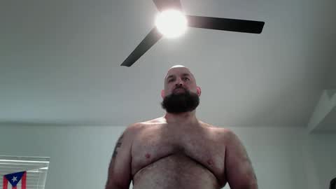 Snapshot of munchies420 chatting on 05/11/26, 04:04 Bearded online show from 05/11/26, 04:04