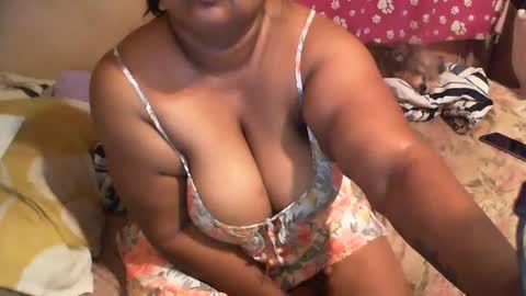 Snapshot of munniegalz1 chatting on 06/14/26, 03:47 your angel online show from 06/14/26, 03:47