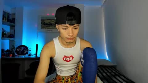 Snapshot of murielkarmesi chatting on 01/05/25, 03:45 murielkarmesi online show from 01/05/25, 03:45