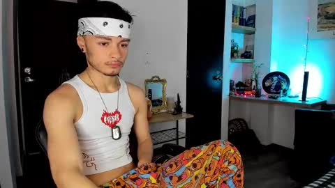 Snapshot of murielkarmesi chatting on 01/16/25, 01:36 murielkarmesi online show from 01/16/25, 01:36