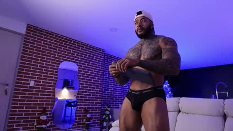 Snapshot of muscle_man19 chatting on 12/18/25, 01:50 Nick online show from 12/18/25, 01:50