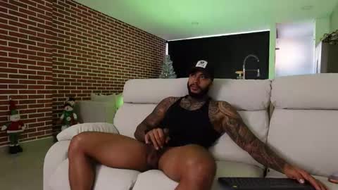 Snapshot of muscle_man19 chatting on 12/22/25, 12:24 Nick online show from 12/22/25, 12:24