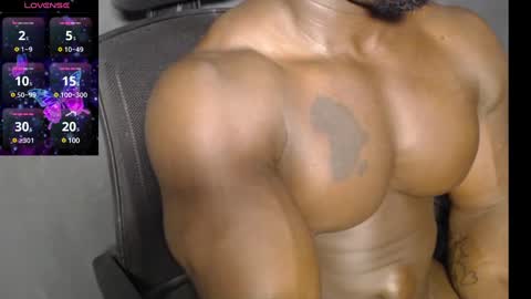 Snapshot of musclegodsammy23 chatting on 12/14/24, 08:13 musclegod23 online show from 12/14/24, 08:13