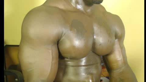 Snapshot of musclegodsammy23 chatting on 02/27/25, 03:04 musclegod23 online show from 02/27/25, 03:04