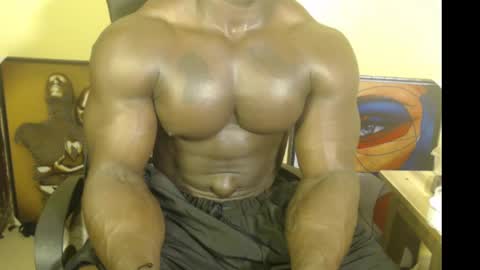 Snapshot of musclegodsammy23 chatting on 03/04/25, 12:39 musclegod23 online show from 03/04/25, 12:39