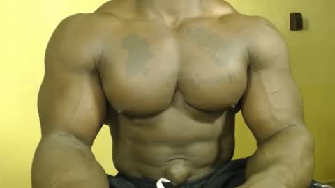 Snapshot of musclegodsammy23 chatting on 10/17/25, 01:20 musclegod23 online show from 10/17/25, 01:20