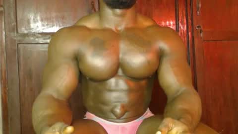 Snapshot of musclegodsammy23 chatting on 10/20/25, 12:00 musclegod23 online show from 10/20/25, 12:00