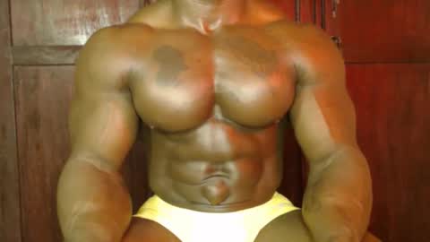Snapshot of musclegodsammy23 chatting on 10/21/25, 01:06 musclegod23 online show from 10/21/25, 01:06