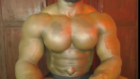 Snapshot of musclegodsammy23 chatting on 10/22/25, 12:33 musclegod23 online show from 10/22/25, 12:33