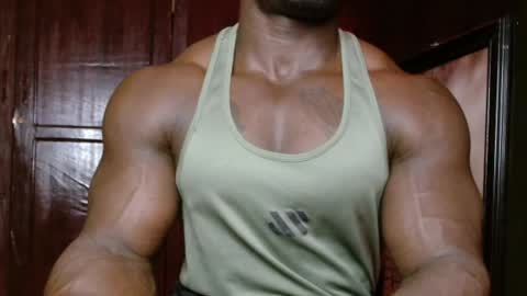 musclegod23 online show from 04/11/26, 08:40