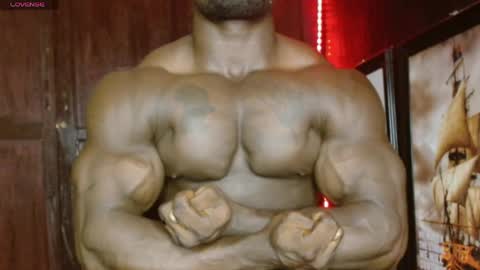 Snapshot of musclegodsammy23 chatting on 05/11/26, 01:00 musclegod23 online show from 05/11/26, 01:00