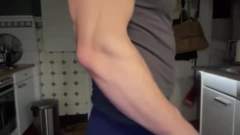 musclehair3 online show from 11/15/25, 07:54