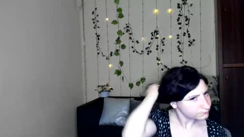Snapshot of muse_kity_jeneva chatting on 06/11/26, 01:16 Jeneva online show from 06/11/26, 01:16