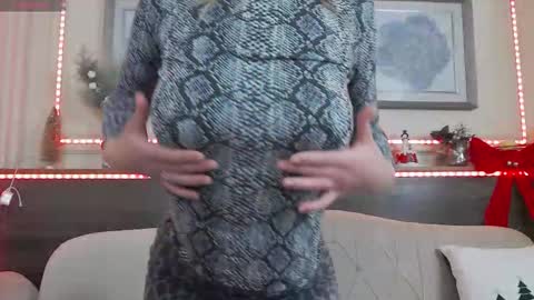 Luna  online show from 12/17/25, 10:38