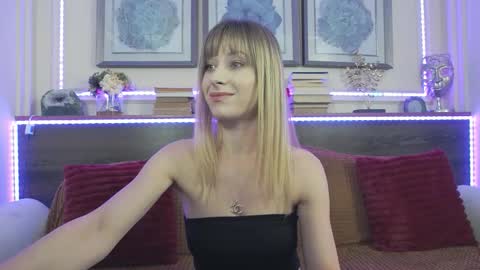 Luna  online show from 03/17/26, 08:23