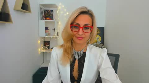 Snapshot of museofstage chatting on 01/12/25, 03:03 Diana online show from 01/12/25, 03:03