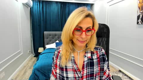 Snapshot of museofstage chatting on 01/15/25, 05:37 Diana online show from 01/15/25, 05:37