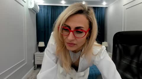 Snapshot of museofstage chatting on 01/24/25, 02:51 Diana online show from 01/24/25, 02:51