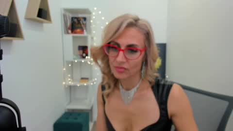 Snapshot of museofstage chatting on 01/30/25, 06:21 Diana online show from 01/30/25, 06:21