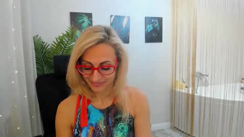 Snapshot of museofstage chatting on 02/19/25, 11:38 Diana online show from 02/19/25, 11:38