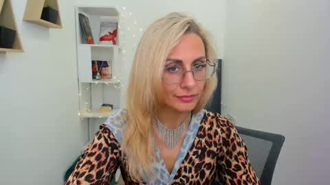 Snapshot of museofstage chatting on 02/27/25, 02:32 Diana online show from 02/27/25, 02:32