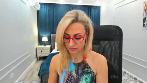 Snapshot of museofstage chatting on 03/03/25, 02:37 Diana online show from 03/03/25, 02:37