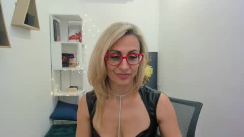 Snapshot of museofstage chatting on 03/05/25, 02:45 Diana online show from 03/05/25, 02:45