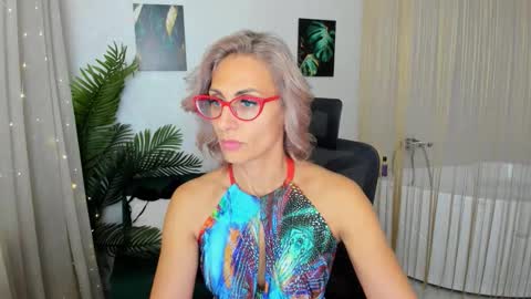 Snapshot of museofstage chatting on 09/19/25, 11:44 Diana online show from 09/19/25, 11:44