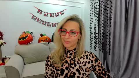 Snapshot of museofstage chatting on 10/19/25, 11:44 Diana online show from 10/19/25, 11:44