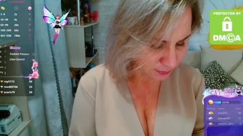 Snapshot of music_fairy chatting on 01/10/25, 07:25 Lana online show from 01/10/25, 07:25