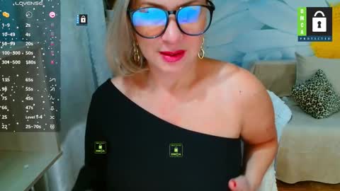 Snapshot of music_fairy chatting on 12/18/25, 07:14 Lana online show from 12/18/25, 07:14