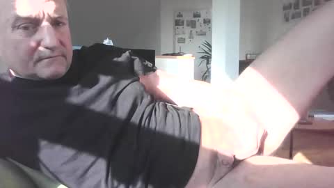 nobuddy online show from 03/10/25, 07:32