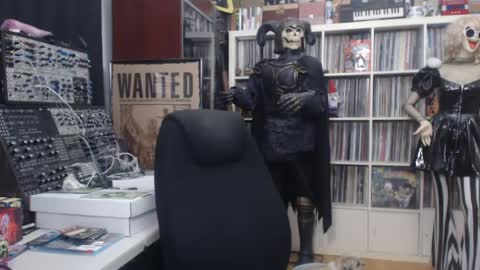 Muziknerd online show from 05/03/26, 05:13