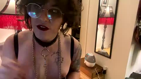 Snapshot of mxscary chatting on 02/07/25, 01:04 mxscary online show from 02/07/25, 01:04