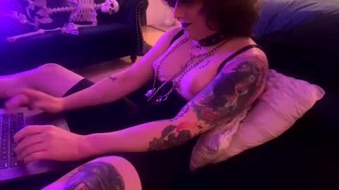 Snapshot of mxscary chatting on 02/08/25, 05:51 mxscary online show from 02/08/25, 05:51