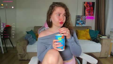Snapshot of my_emmy chatting on 03/05/25, 02:01 Emmy online show from 03/05/25, 02:01