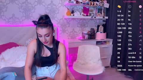 Naomi online show from 04/19/26, 06:10