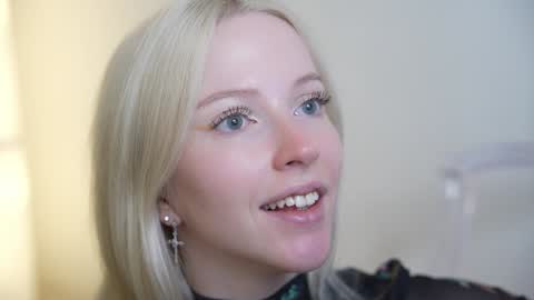Snapshot of my_stella chatting on 12/10/24, 04:38 STELLA Im here today online show from 12/10/24, 04:38