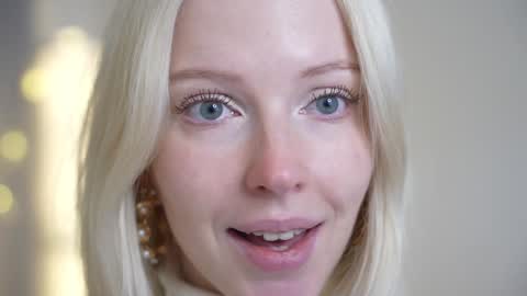 Snapshot of my_stella chatting on 12/12/24, 03:37 STELLA Im here today online show from 12/12/24, 03:37
