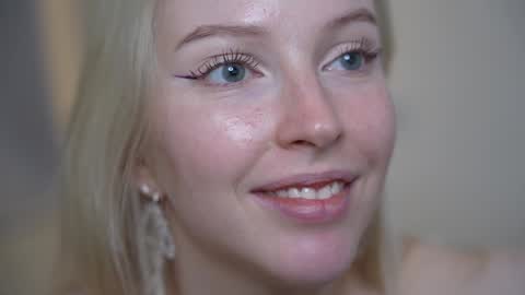 Snapshot of my_stella chatting on 01/16/25, 08:03 STELLA Im here today online show from 01/16/25, 08:03