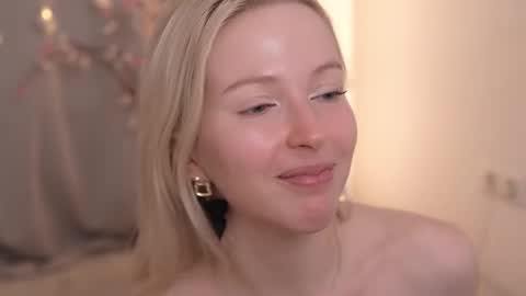 Snapshot of my_stella chatting on 02/21/25, 06:48 STELLA Im here today online show from 02/21/25, 06:48