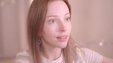 Snapshot of my_stella chatting on 09/24/25, 03:48 STELLA Im here today online show from 09/24/25, 03:48