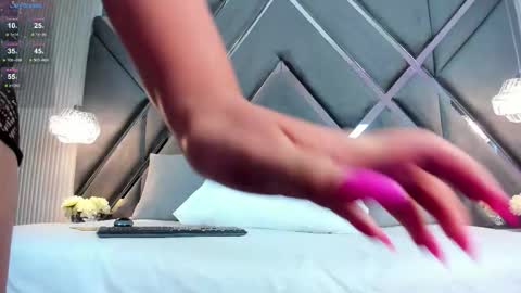 Mariana Evans online show from 12/17/25, 11:38