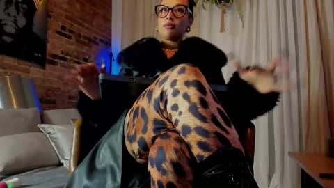 Lola online show from 11/14/25, 08:29