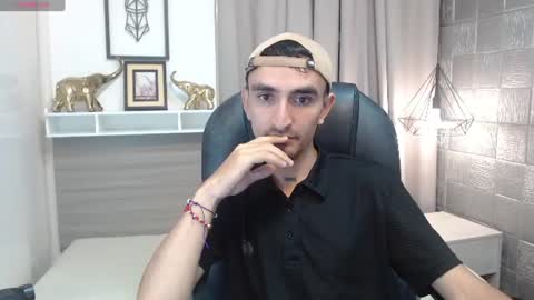 Snapshot of mykecastle chatting on 07/19/26, 03:32 Im Mike online show from 07/19/26, 03:32