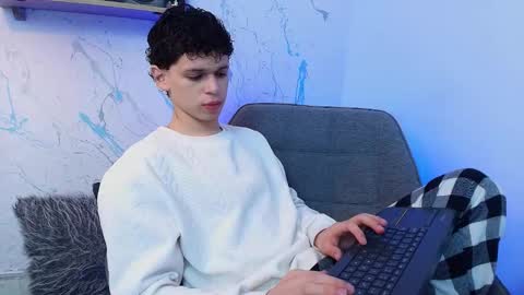 Mykel   online show from 12/04/25, 03:21